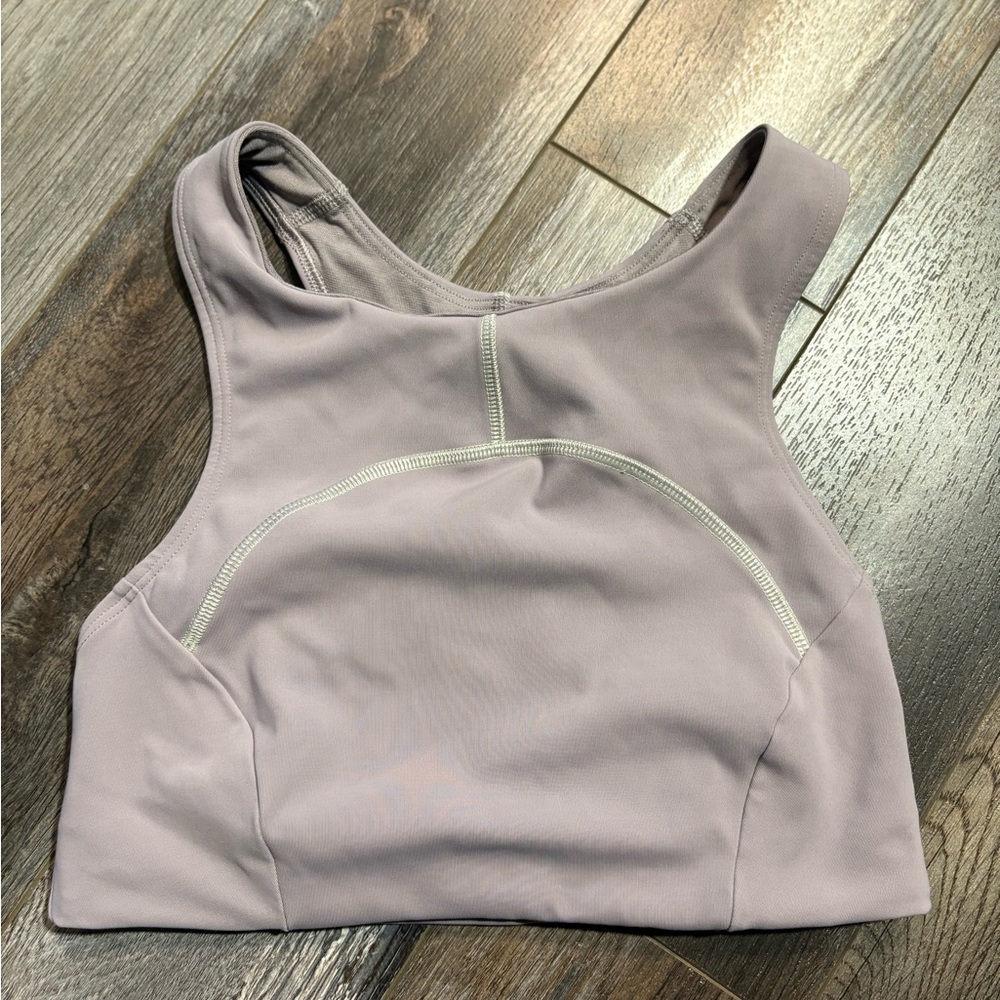 Lululemon Tough Train High-Neck Bra *Medium Support, C/D Cup Size 4